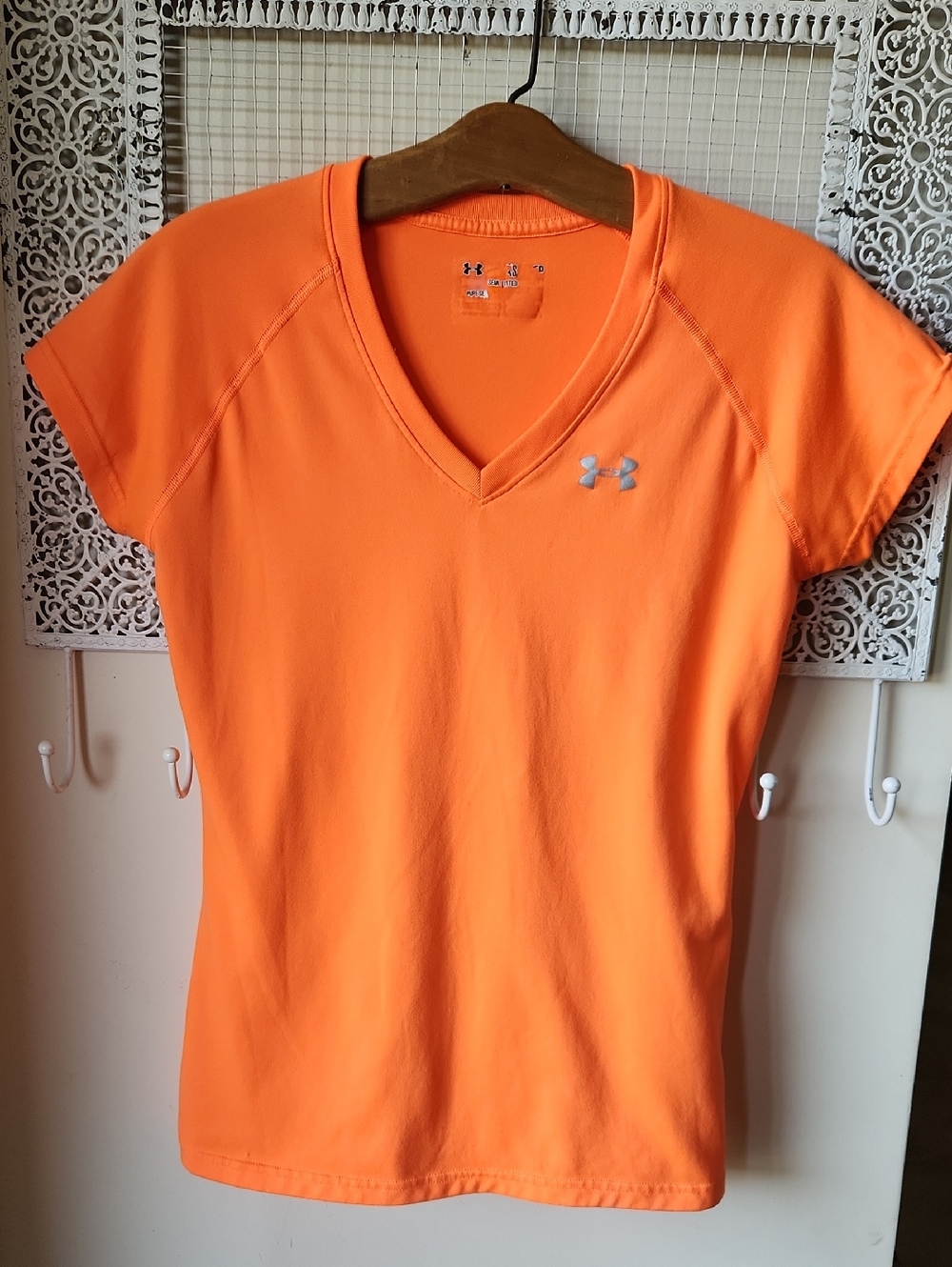 Under Armour sz XS‎ Women’s Short Sleeve Athletic V-neck Tee Bright Orange